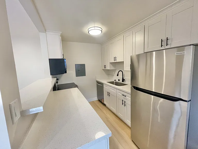 3745 Miramar Way — Photo 3