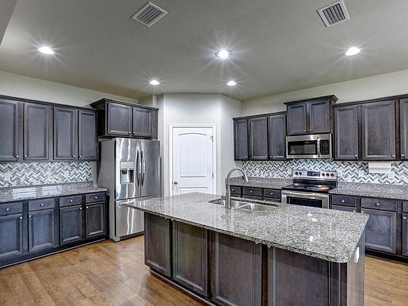 2nd image of 107 N Shoreview Dr