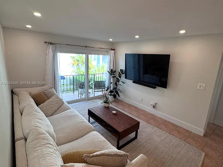 9227 SW 87th Ave #B7 — Photo 3