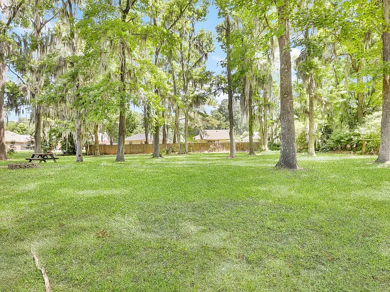 8 N Nicholson Cir — Photo 38