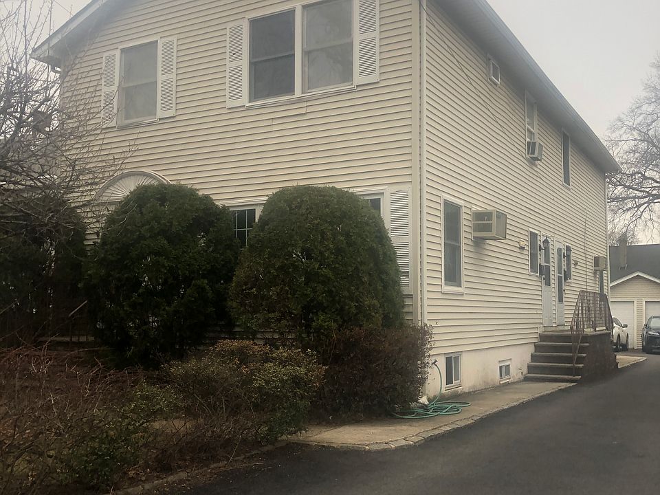2nd image of 10 Ella St #10