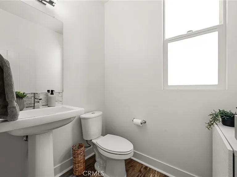 1651 Topanga — Photo 19