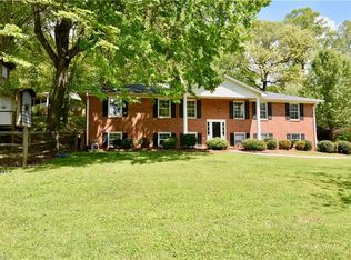 401 Flyntvalley Dr, Winston Salem, NC 27104