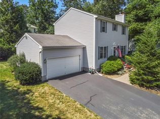25 Ridgewood Ln, South Kingstown, RI 02879