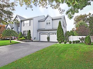 221 Grande River Blvd, Toms River, NJ 08755