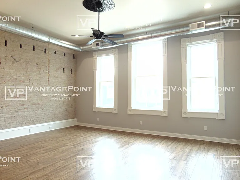 121-123 W Wisconsin Ave #121-1/2 — Photo 2