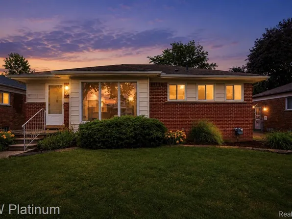 25718 Harmon St, Saint Clair Shores, MI 48081