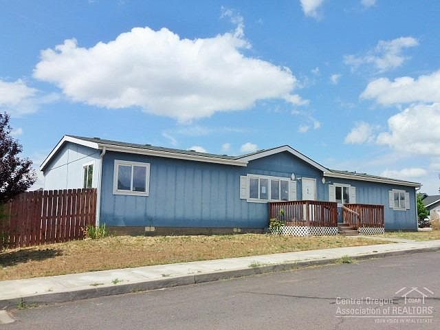 1st image of 1551 NE Pippen Ln
