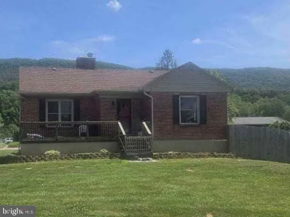 221 Fincastle Ln, Bluefield, VA 24605