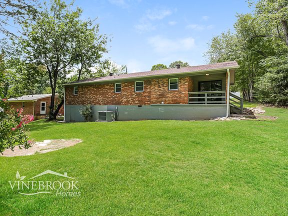 3rd image of 801 Fairfield Ct