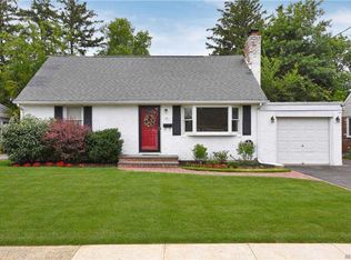 11 Tudor Rd, Farmingdale, NY 11735