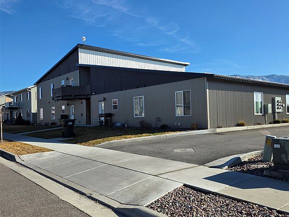 4th image of 10 Diane Rd