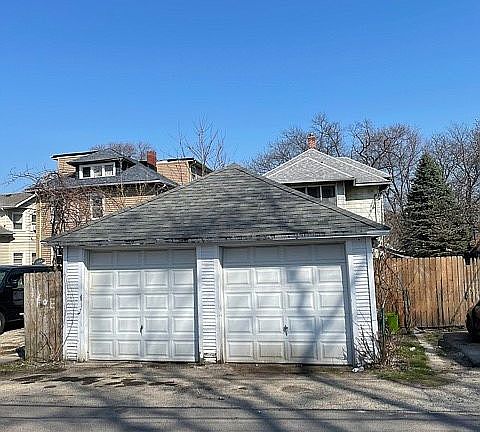 4th image of 838 Lenox Ave