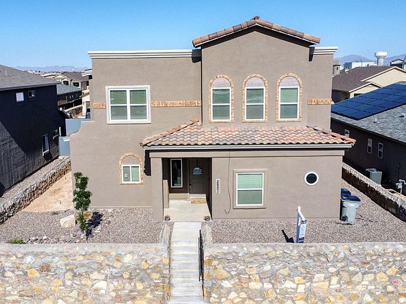 2nd image of 2821 Maria Casas St