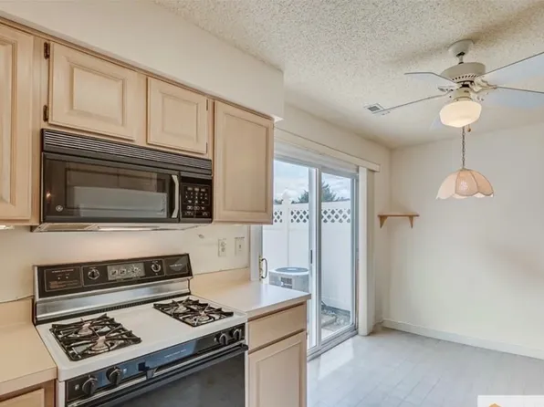33 Keith Ct #33, Kendall Park, NJ 08824