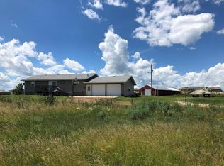 11826 41st St SW, Dickinson, ND 58601