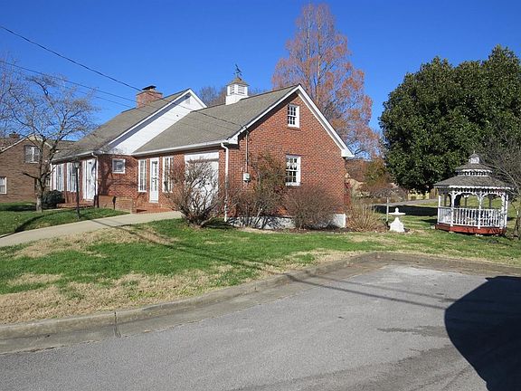 5th image of 242 Sycamore St