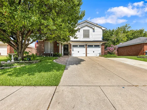 956 Fenway Ln, Saginaw, TX 76179