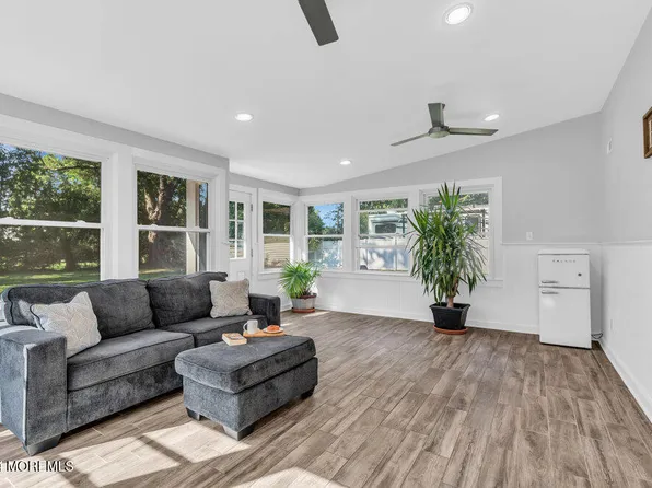 9 Farm Lane, Eatontown, NJ 07724