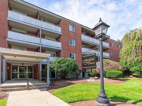 2nd image of 179 Presidents Ln Unit 1F