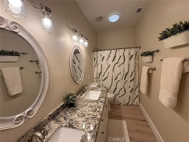 15068 Knollwood St — Photo 15