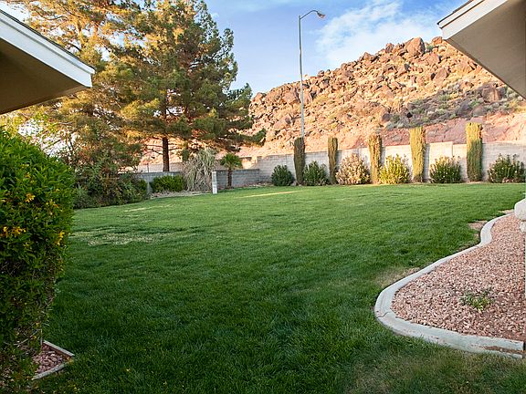 Spacious Side Yard