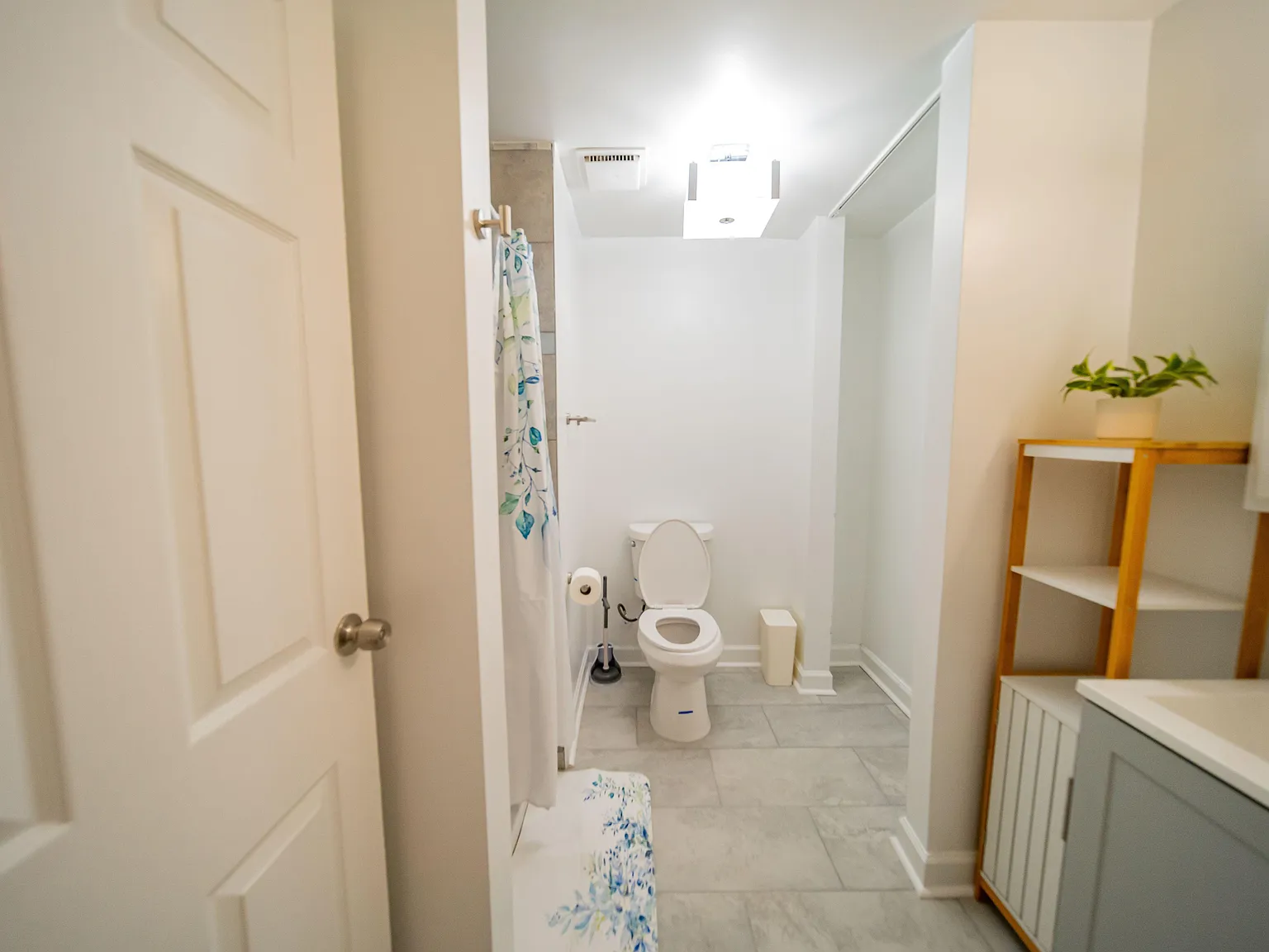 4 bed, 3.0 bath, 2240 sqft, $953 — Photo 2