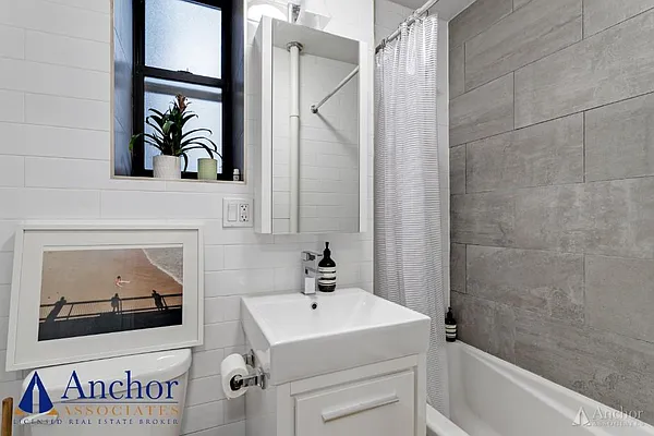 Rented by Anchor Associates | media 10