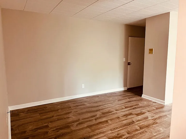 564 Maryland Ave — Photo 11