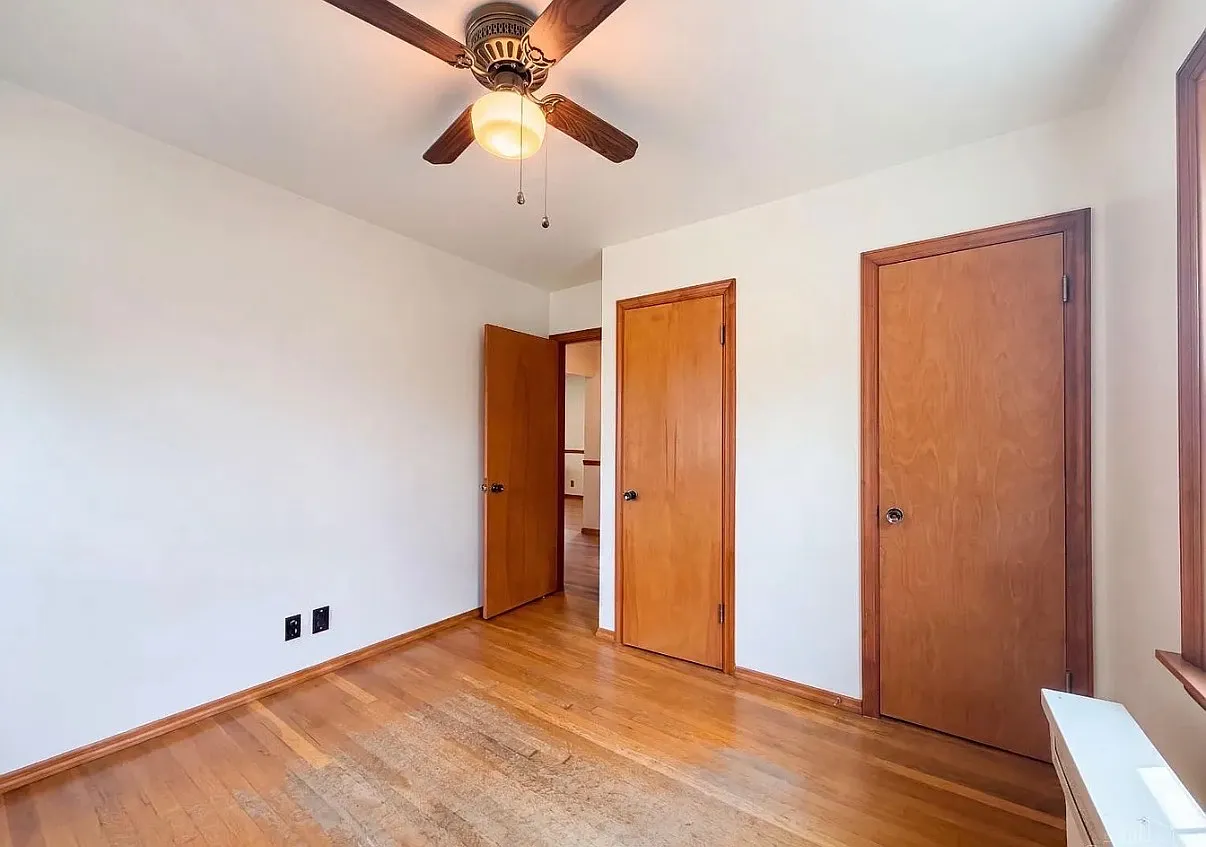 4 bed, 2314 sqft, $2,362 — Photo 2