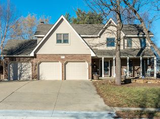 200 Cottonwood Dr, Lansing, KS 66043