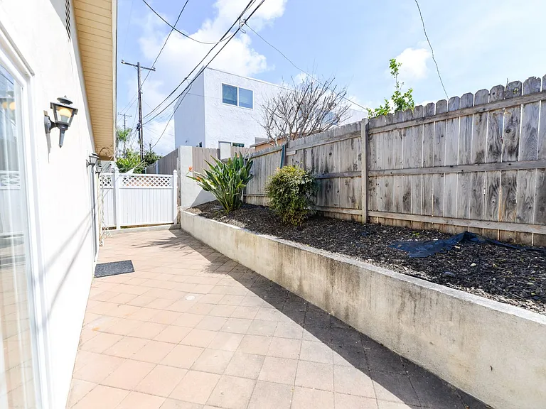 219 W Avenida Palizada — Photo 20