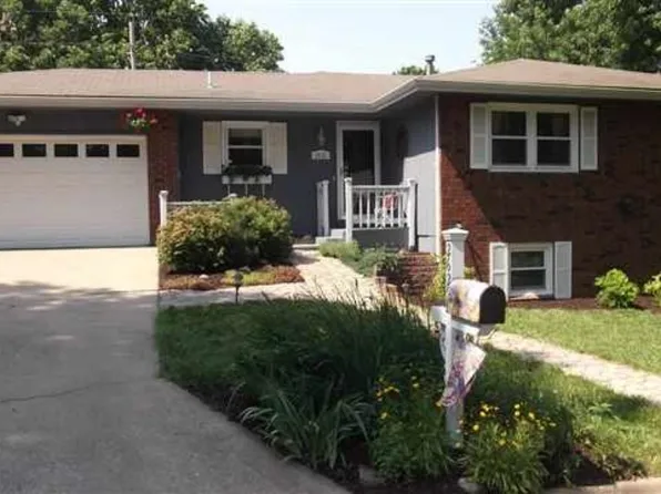 2622 Manor Ter, Lawrence, KS 66046