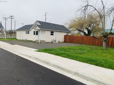 680 S 5th St, Harrisburg, OR, 97446