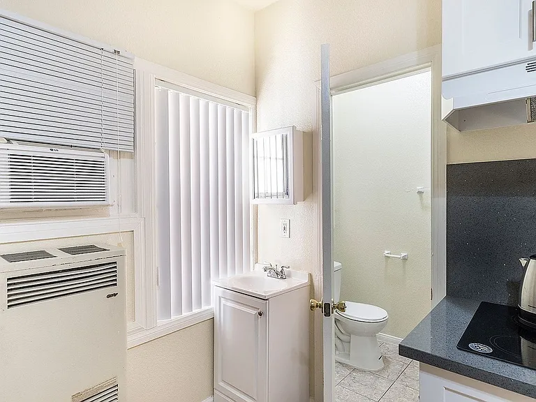 Soto Rose Apartments — Photo 17