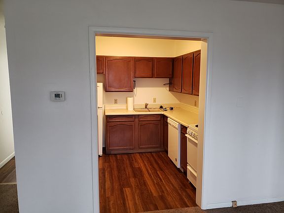 4th image of 10 W Avenue A #4