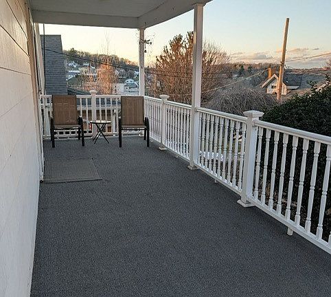 3rd image of 17 Hickory St