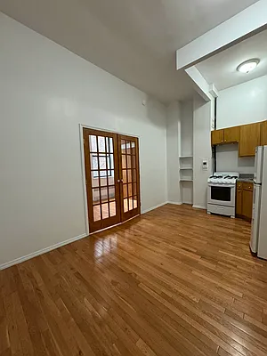 Rented by Peter R. Hungerford, LREB | media 28