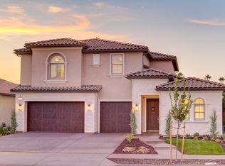 11105 N Via Pavena Dr, Clovis, CA 93619