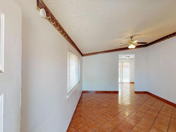 5th image of 864 Shrubbery Ln