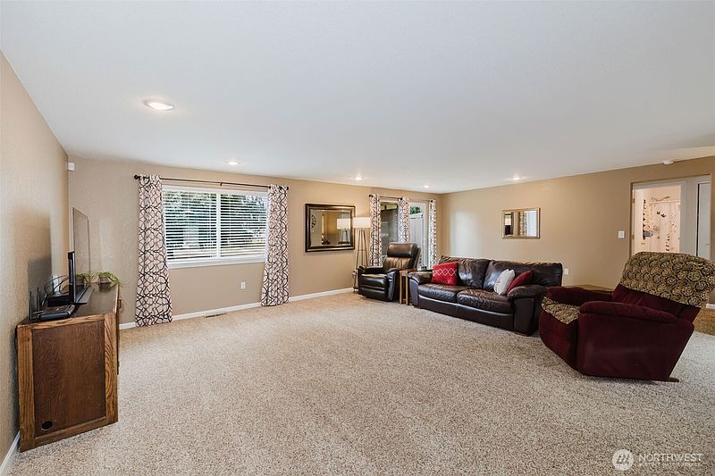 3rd image of 6820 Meridian Road SE
