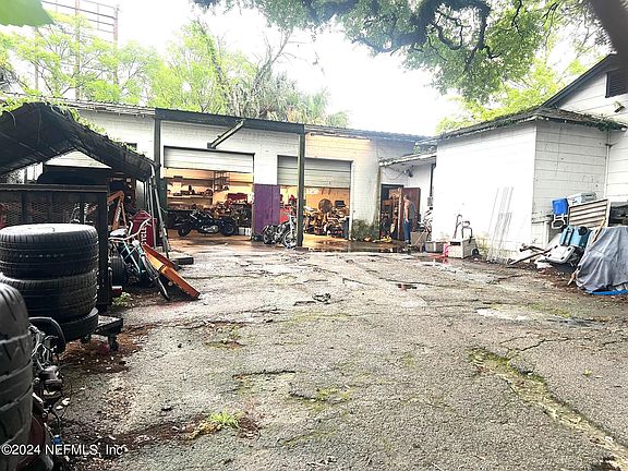 5th image of 569 BROWARD Street