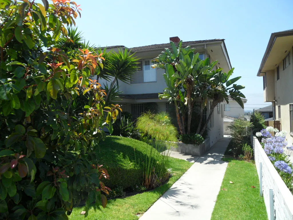 Ladera Heights — Photo 2