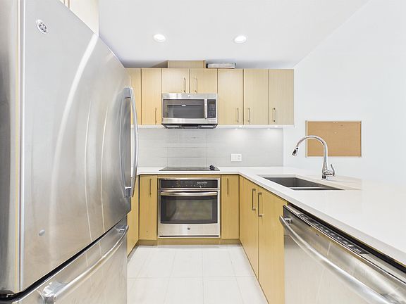3rd image of 5981 Gray Ave #605