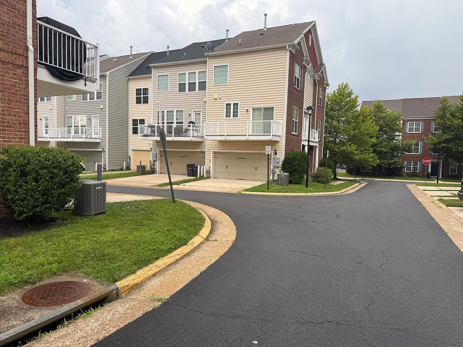 3 bed, 2190 sqft, $3,200 — Photo 2
