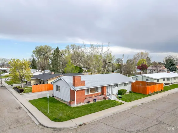 114 SW 12th St, Ontario, OR 97914