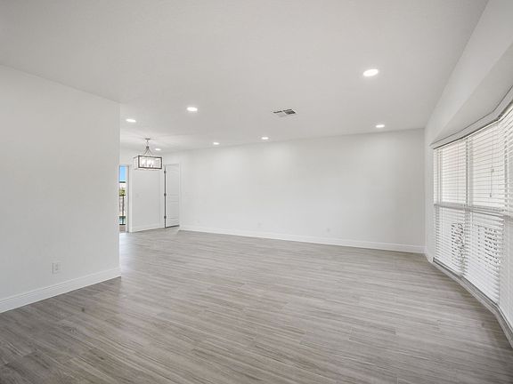 3rd image of 3916 Doral Dr