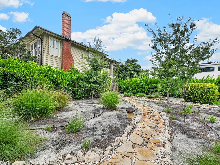 2475 Alameda Ave #B — Photo 34