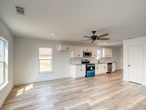 2nd image of 2515 Center Ave