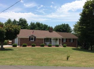 14 Red Bird Ln, Galax, VA 24333